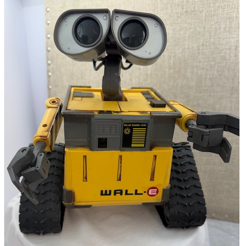 Disney Pixar Wall-E Interactive Remote Control Robot Thinkway Toys Yellow BnL